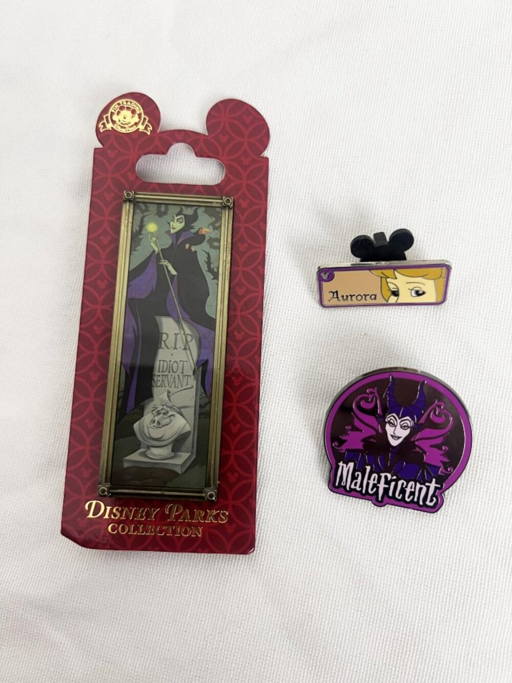 Disney Parks Maleficent Haunted Mansion Portrait RIP Idiot Servant + 2 pins
